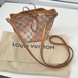 Louis Vuitton 
Damier Azur Tahitienne Nano Noe